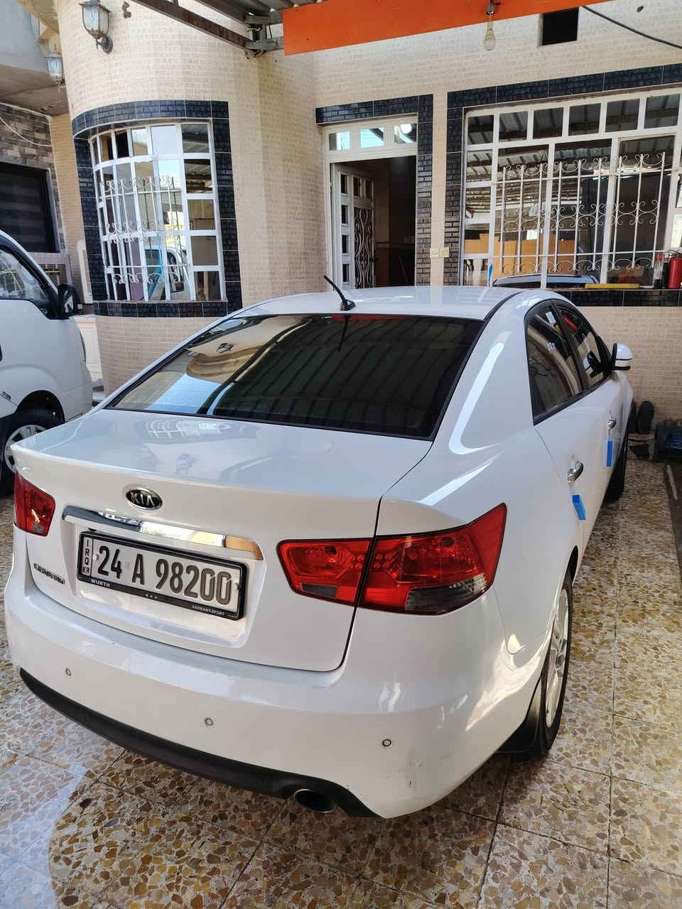 كيه سيراتو فول مواصفات موديل 13 سياره جديده بيها سانور بدون صبغ بيها ملاحضات صغار بارد  محرك شرط 
مكان سياره موصل ناحيه كوير ***********
سعر 115 ورقه بيها مجال للطيبين سياره مالت بيت
