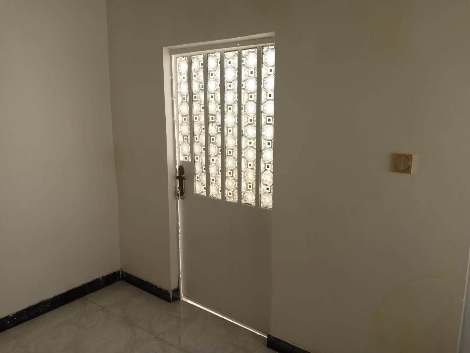 ٥٠م • مقابل باب الخروج • ورَه محطة بغداد