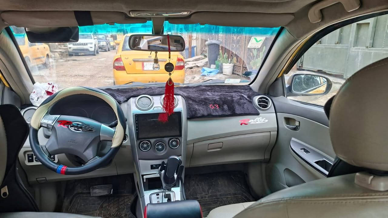 BYD G3
موديل ١٦ 
فتحة وبصمة تشغيل وبصمة ابواب 
شاشة وكامرة 
كير اوتو بلاد 
تبريد شغال 
دوشمة جلد ارضية جلد 
سيارة جاهزة من كلشي
السعر ٥٨ وبي مجال بسيط 
مكان السيارة بغداد الشعب 
*********** واتساب فقط
