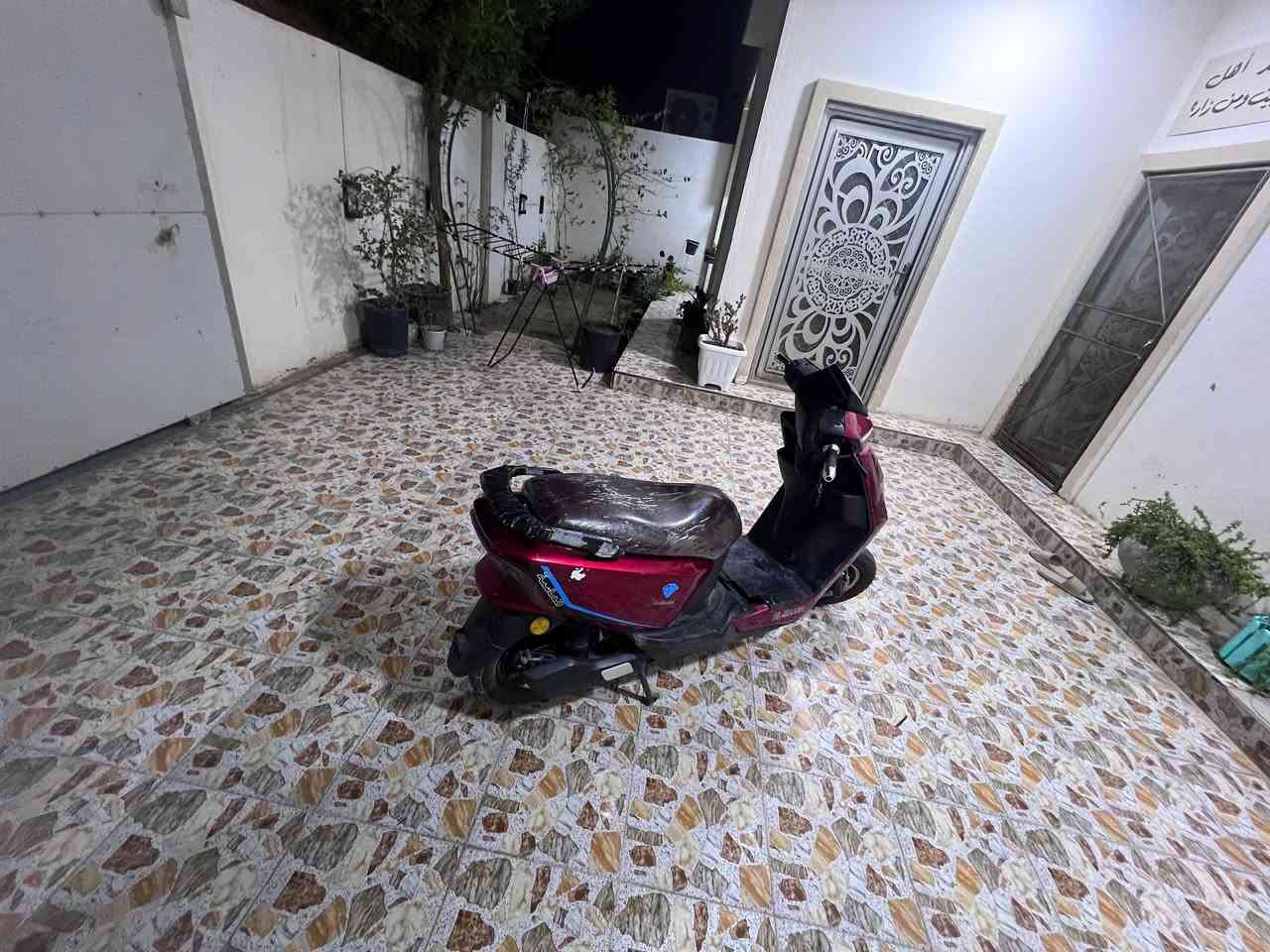 السلام عليكم دراجه شحن معروضل للبيع البايسكل بي تلحيضات و البطاريات في حاله جيده و الموقع الرمادي 7كيلو و السعر بل خاص***********

