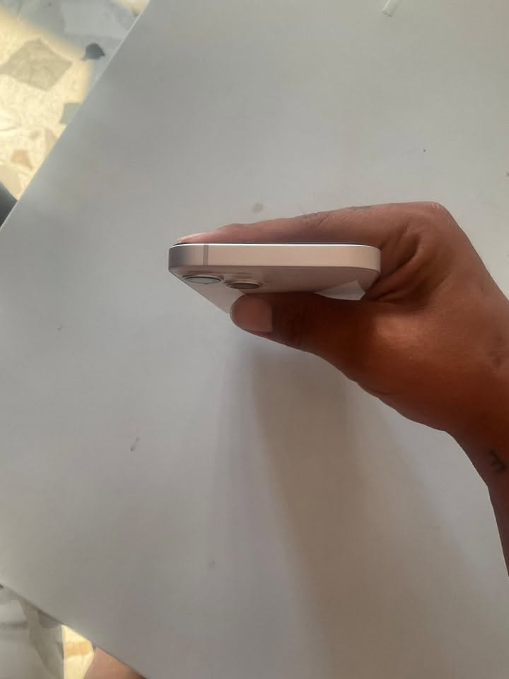السلام عليكم جهاز 13 عادي جهاز لوك فقط مبدل بطاريه١٠٠ اصليه شرط او هاي نقطه بشاشه ما اكثر ابد ١٢٨تك سيم سعر ٤٠٠ بي مجال قليل متواجد فقط واتساب***********
