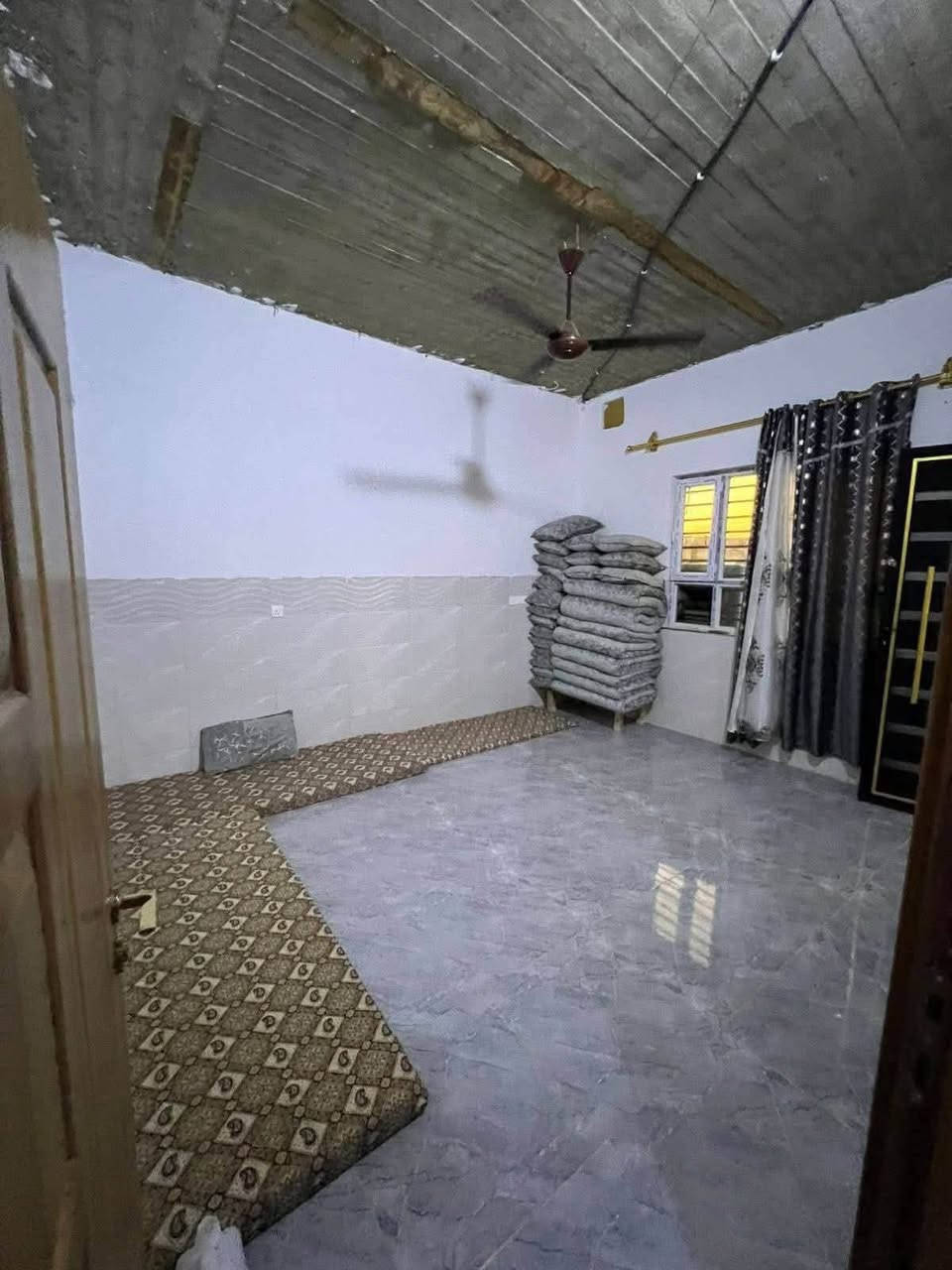 بيت 🏡 طابقين للبيع.    في حي القوسيات
خلف معمل 🏭 غاز التوفيق   

المساحه.   110. متر مربع 

وجها.    10.  م نزال.   11.   م

طابق الأول يحتوي  عله استقبال مطبخ.  غرفه نوم 🛌.  مشتملات.  خارج داخل. 

طابق الثاني يحتوي عله ثلث غرف نوم 🛌.  مشتملات 

خدمات ماء 💦 كهرباء ⚡️. قريب من التبليط 

سند زراعي ملك صرف.   نموذج.   25. وصل بلديه من الشرعي مباشر 

الدار 🏠. بناء 🔨. حديث.  ألفين.  2025. 

اتجاه.  قروب تام ☀️ 

السعر. ( 55 ).  بي مجال 

‏الاستفسار بالأرقام 

       ***********

***********

