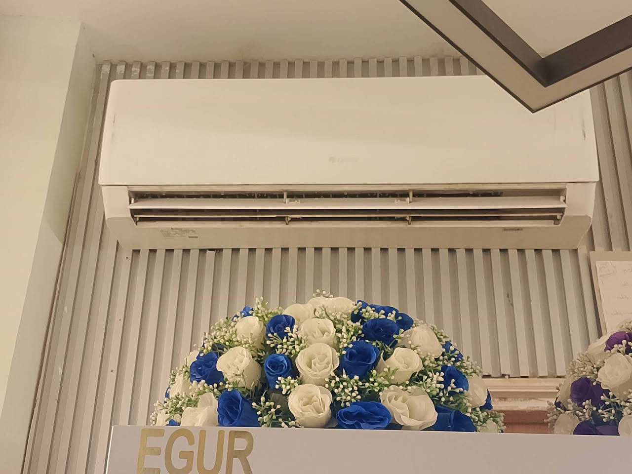 السلام عليكم 
تصفيت محل 
للبيع استعمال هذا الصيف 
1.. براد كيك عصائر.. سل استيل عرض 95 طول 70 
2.. سبلت 2 طن كري 
3.. باترينات تركي وليس صيني  10 متر.. ارتفاح 270
مفصل كل 2 متر قطعه يرهم 
صدليه. كوزمتك. احذيه. جنط. مواد غذائيه 
اتصال او وتس ***********
حالين موجود بالمحل العنوان كوت انوار الصدر شارع المشجر
