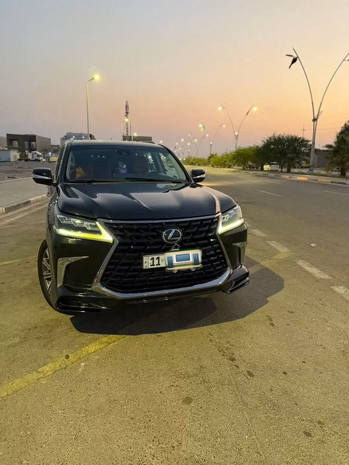 لكزز Lx570  لون اسود رقم بغداد موديل 17 كفاله عامة لاصبغ ولاتبديل ماعدا بارد قليل بالجاملغ الامامي جهة اليمين السيارة جاهزة من تخم تاير وتبريد وحدادة ودواخل الشراي يتصل وانا حاضر.
السعر 520 ورقة وبيها مجال قليل 
للاستفسار الاتصال
***********
***********
