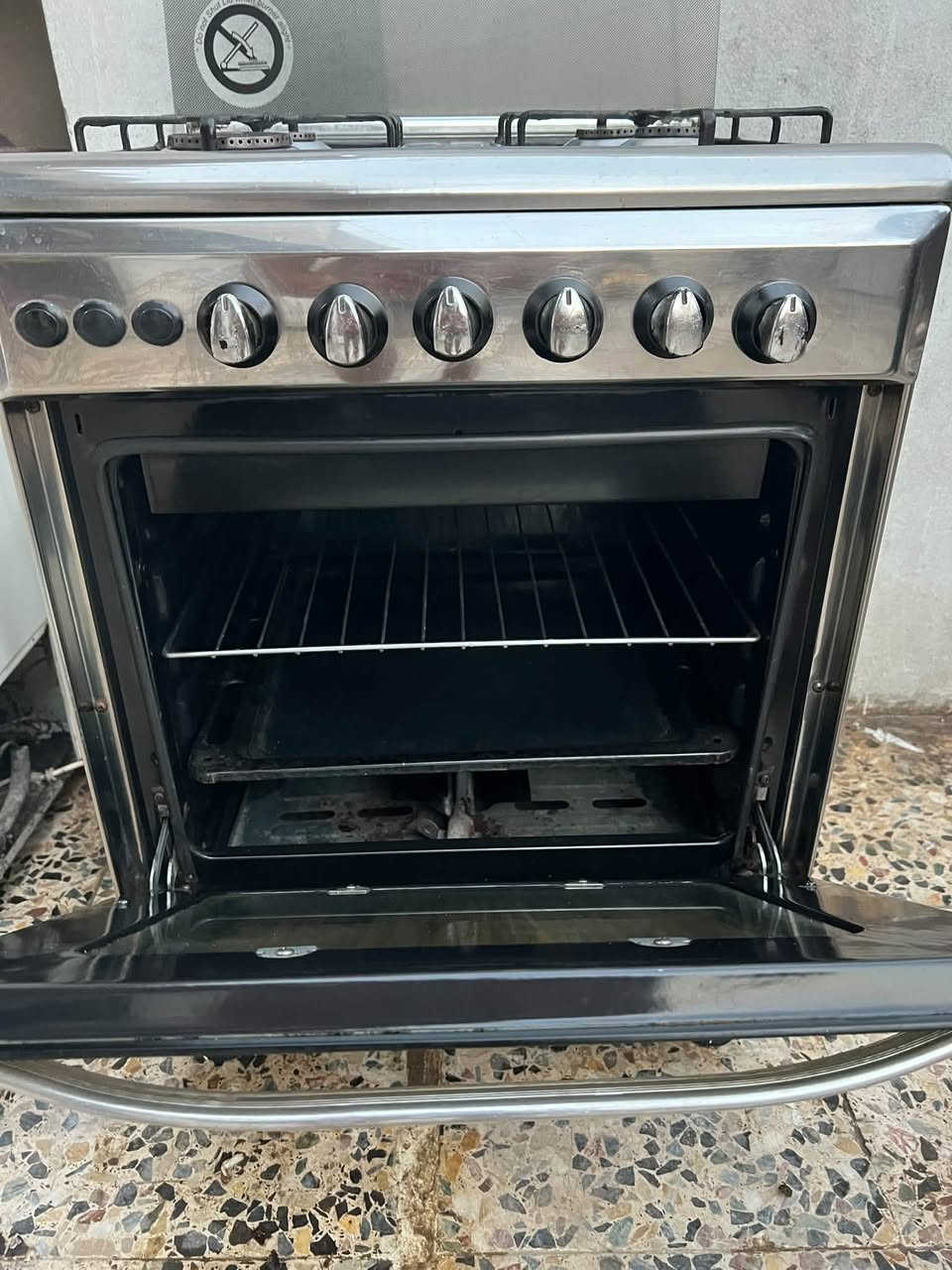 السلام عليكم طباخ أربع عيون نضافته ٩٠ بالميه السعر ١٥٠ و بي مجال المكان بغداد المشتل و هاذ رقمي ***********
