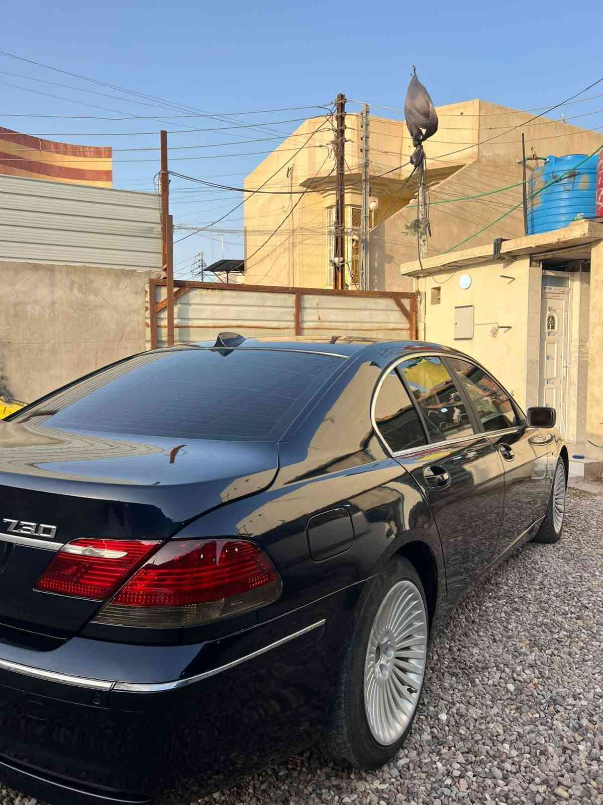 السلام عليكم
شباب اخوكم موضف وعدي هاي السيارتين اريد ابيع وحده  الباخره جانت واكفه ما مشتغله عله وضع الشركه شرط ريحة الشركه موجوده والخفاش 740 باب طويل باسمي سنويه جديده باب طويل جنطه شفط محدث 2000 جاهزه ونضيفه 
الشراي يتصل وبخدمته ***********
