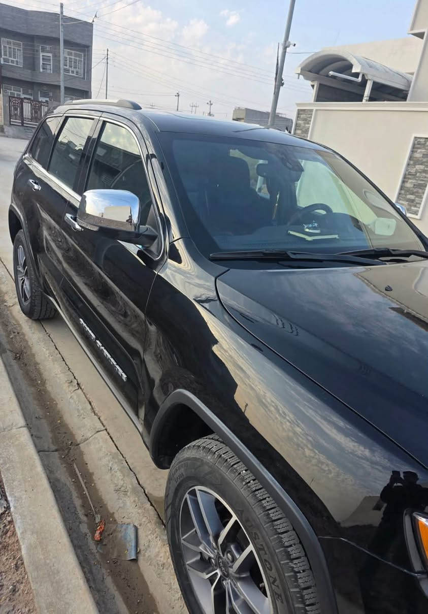 جيب شيروكي 2021وارد امريكي السعر240 وبيها مجال فول مواصفات فئة لمتد بانوراما كشنات جلد كهربائيه تشغيل عن بعد خزن ميموري شاشه كامره دواره جنطه كهربائيه إشاره بلمري حساسات محرك V6. 3600 تبريد خلفي محرك وكير وتبريد وحداديه مكفولات ماشيه 84 تخم تاير جديد وارد امريكي حادثها چاملغ شويه من البنيد  كلير بدون دواخل والباقي كفاله عامه ضربه وصبغ وتبديل رقم اربيل انكليزي 
***********
