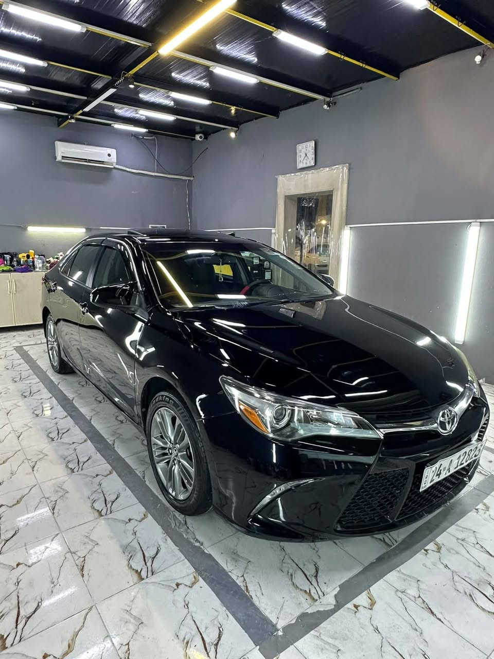 Toyota camry 2017 se plus
بصمه
شحن وايرليس
شاشه كبير
يده بصمه 
كشن كهرباى
سلايد
كاميره خلفى
تحديد سرعه
لون اسود
٢ قطعه صبخ ١ قطعه تبديل شريكه
*********** زاخو, دهوك
