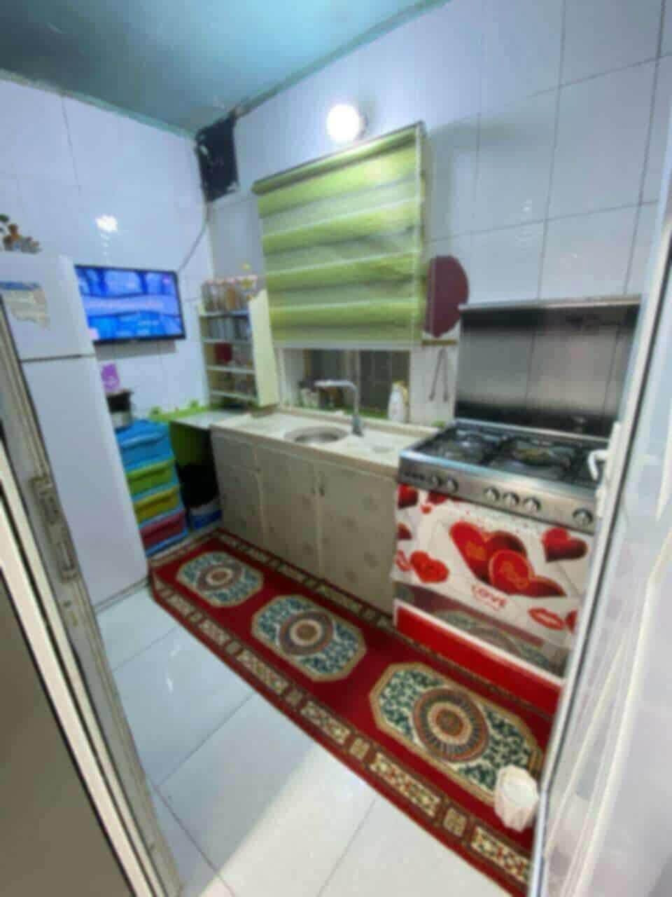السلام عليكم ورحمة الله وبركاته
بيت للبيع مساحه 240 متر طابو طابق ونص ..
الطابق الاول غرفة نوم 
مطبخ حار وبارد 
استقبال وصاله مفتوحه ع المطبخ البارد 
صحيات عدد 2 خارجي وداخلي
كراج وحديقه 
الطابق الثاني غرفتين نوم وصاله اضافة الى مخزن بالسطح 
الموقع ناحية الوحده قريب ع شارع عشرين ..المعمل 
للاستفسار التواصل ع. الرقم  ***********
