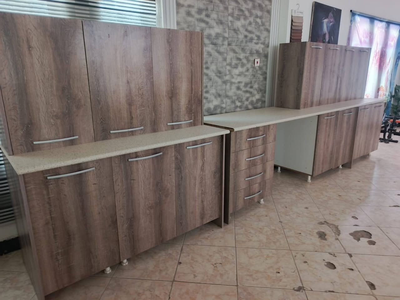 كاونتر إيطالي جديد السعر 650 
ديوانيه مجمع الزيتون
***********
