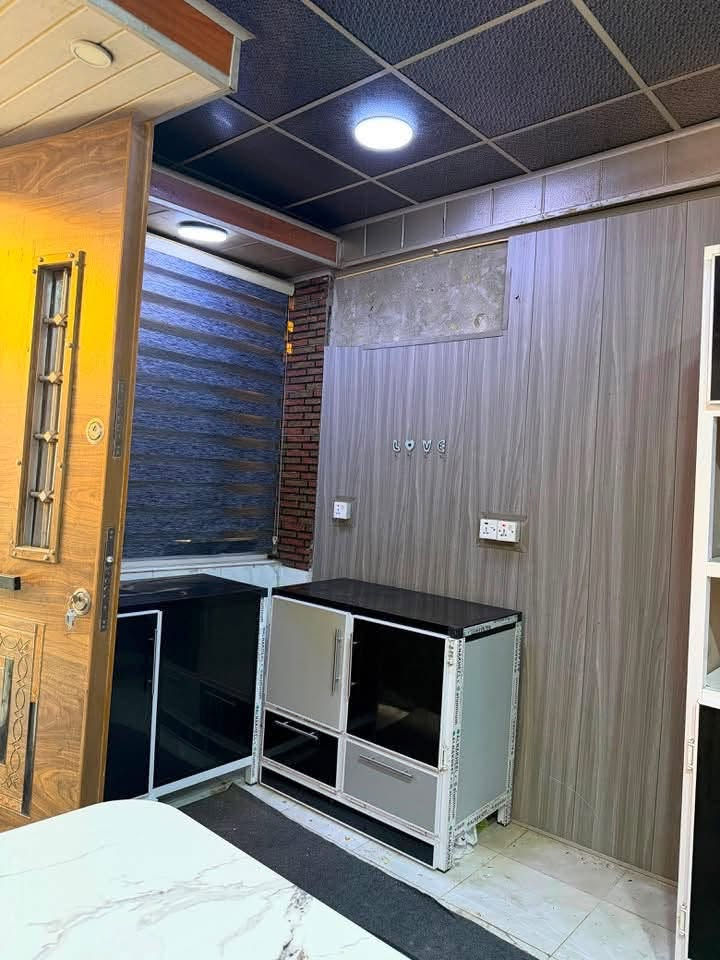 دار لإيجار طابق ارضي مساحه100متر (📍العنوان بغداد الجادريه مربع الرئاسي موقع كلش ممتاز 

يحتوي على غرف نوم+مطبخ+صاله +صحيات
 الاستفسار ***********.
