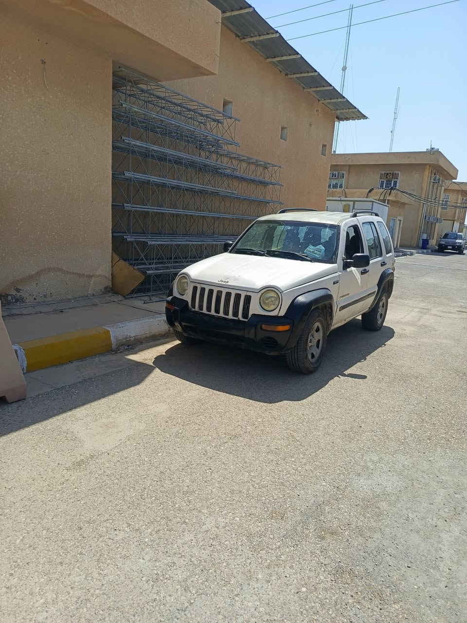 جيب شيروكي نضيفه عوزها ترتيبات بسيطه مديل٢٠٠٤ مال مزاد كتاب كمرك وجاهزه لترقيم مكفوله من الضربه كشر حيل نضيف مكينه وكير نضيفات حداديه نص عمر تخم تاير نضيف مكانها واسط الحسينيه سعرها38ورقه وبيها مجال وتدللون ‏‪***********
