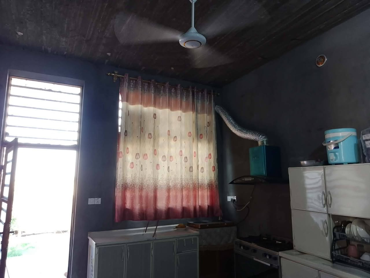 مساحة ارض 500متر طابو زراعي سند25 تحتوي على مشتمل 100 متر بناء حديث 🏠 قرية (الأفندية) خلف المخبز تبعد عن الشارع العام 300 متر 🚇 كافة خدمات مع خط مولد ذهبي تحويل مباشر يحتوي المشتمل على👇بناء طابوق سطح كونكريت
استقبال 6×4🧱
مطبخ 4×4🧱
وصالة 6×4🧱
مع منور وتواليتات وحمام🧱
طارمة 10×4🧱
السعر 46 مليون وبي مجال بسيط
***********
