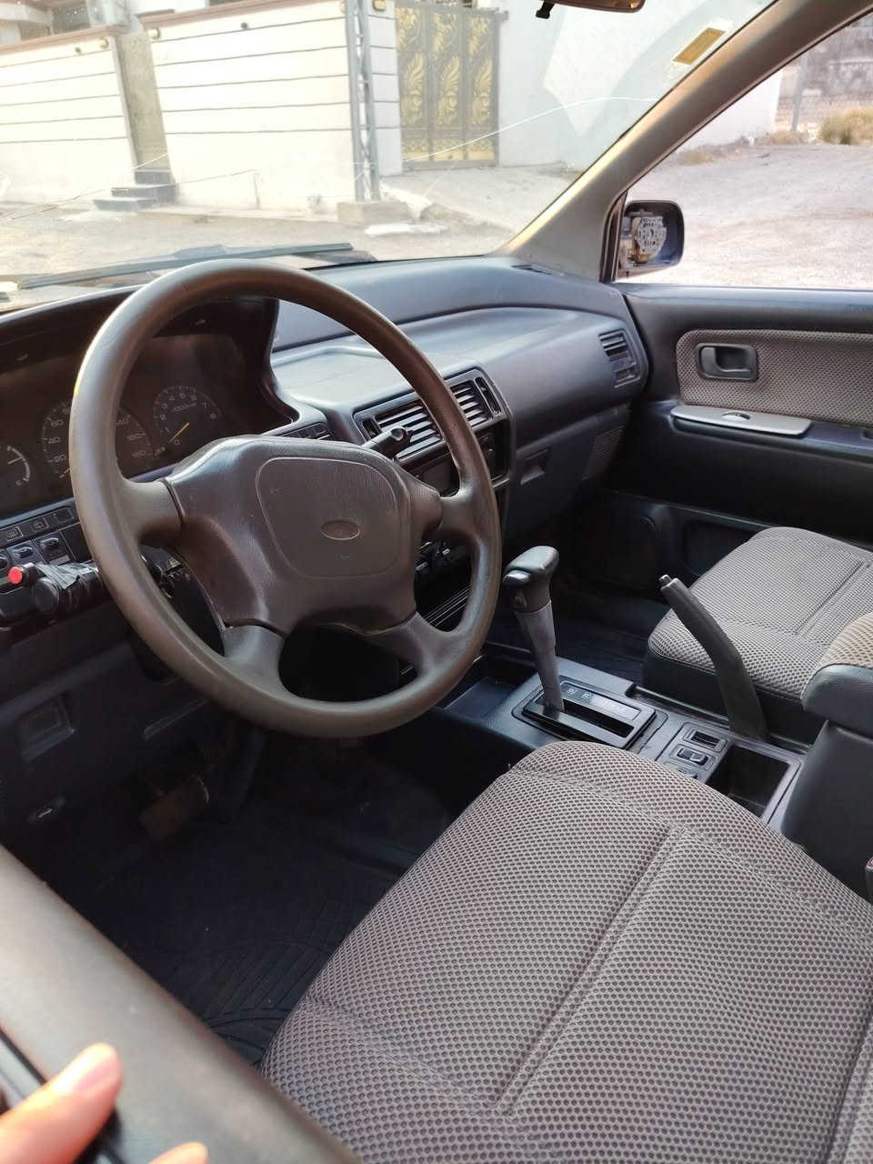 🚘 للبيع مستبوشي كولت 7 راكب 🚘

🔹 رقم ديالى
🔹 اللون نيلي ومصبوغة، الحزام للجمالية فقط
🔹 كير أوتماتيك
🔹 كهربائيات كلهة شغالة
🔹 منظومة سماعات ومسجل جديدة
🔹 التبريد شغال ثلج ❄
🔹 تايرات نضيقة حجم 15
🔹 صدر جديد
🔹 باتري جديدة
🔹 دوشمة جديدة
🔹 الدشبول والبطاين كلهة جديدة ونظيفة

✅ السيارة نشطة ومرتبة وسعرهة مناسب 
 والسعر 35 ورقة قفل قفل  وترهم مراوس 🔐
⚠️ الملاحظات:

- السنوية ساقطة، بس بيهة كابون بنزين
- بيهة شوية خياس بالجامرلوغ بس معالج 
- المحرك بي صرف دهن بسيط

والي يريدهة يتفضل ينصل علهاذة الرقم 
***********
