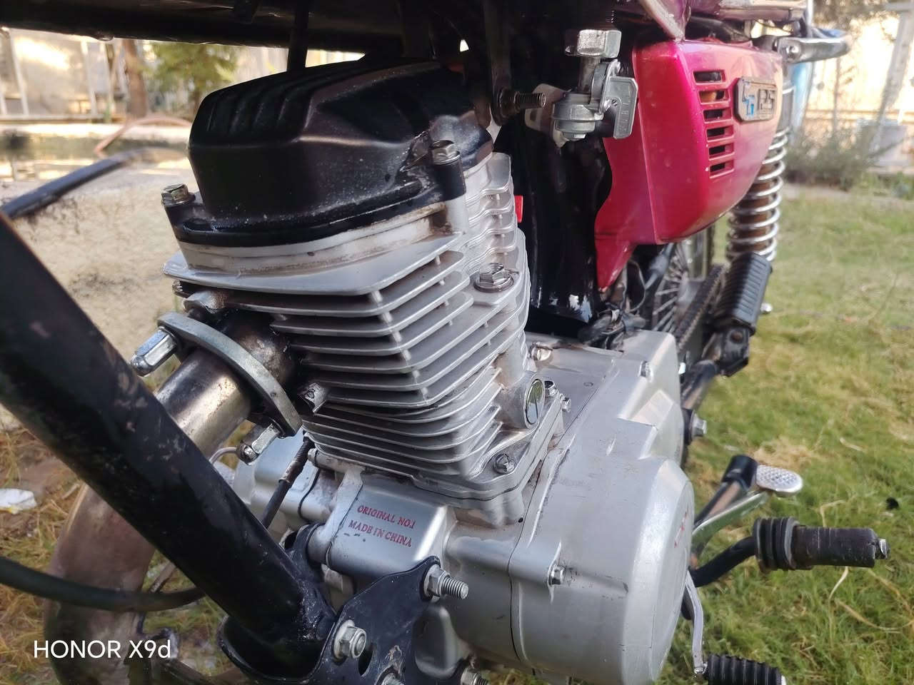 تايكر 21 دراجه نضيفه وجاهزه سعر 350 وبيها مجال مكاني بلدروز رقم ***********

نص مكتوب في الصور:
- HONOR X9d