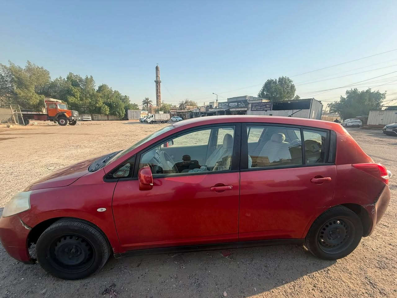 السلام عليكم للبيع نيسان تيدا موديل ٢٠١٠ سيارة كلش مامتعوبة ماشيه فقط ٧٠ الف كيلو فقط بيها صبغ صندوك وباب  جهه عكس السايق  واكو طخ بلجاملغ زرف ابو تكتك طاخها . تبريد بحالة ممتازة كير مكينه مكفولات برغي ممفتوح بيهن . السعر ٦٥ ورقه وبيها مجال  للشراي  للتواصل راسلني خاص او اتصل على الرقم
***********
