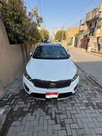 سياره سورنتيو خليجي موديل 2017 للبيع  ماشيه 130 km  6 سلندر 7 راكب بان...