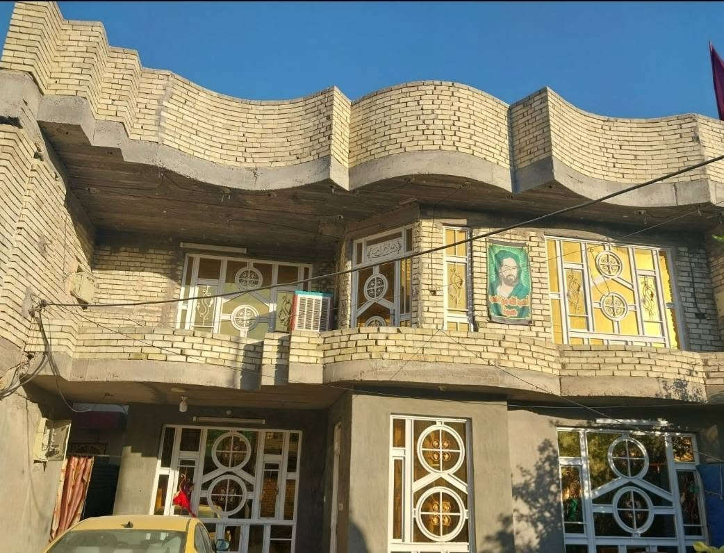 السلام عليكم بيت للبيع طابو صرف المساحه 300م العنوان جسر ديالى  الرياض شارع 60 الفلكة الثانية طابقين الطابق الأول غرفتين نوم واستقبال وصاله ومطبخ وحديقة  وكراج الطابق الثاني 4غرف نوم و مخزن للتواصل واتساب أو خط ***********

