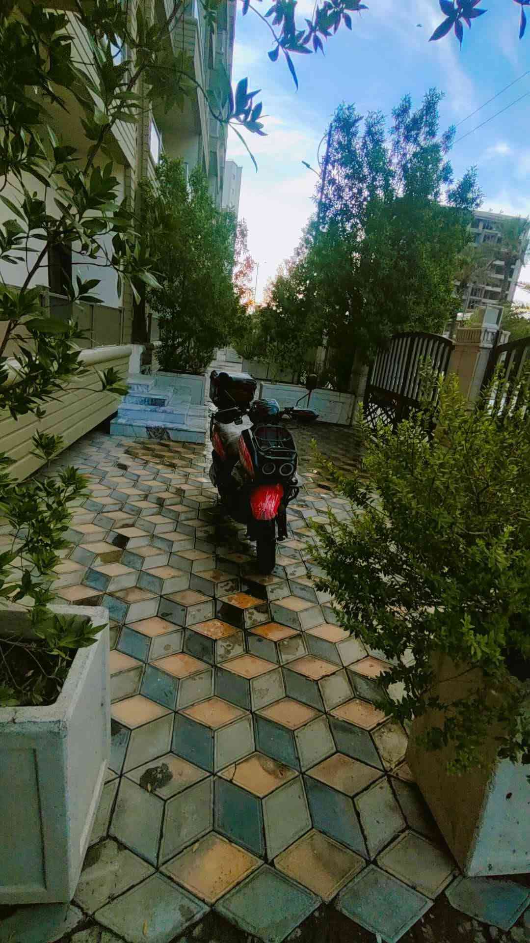 للبيع دراجه شحن جديده كامله مواصفات باتري مصطره دراجه ماشيه300بعدها بجيس1150
