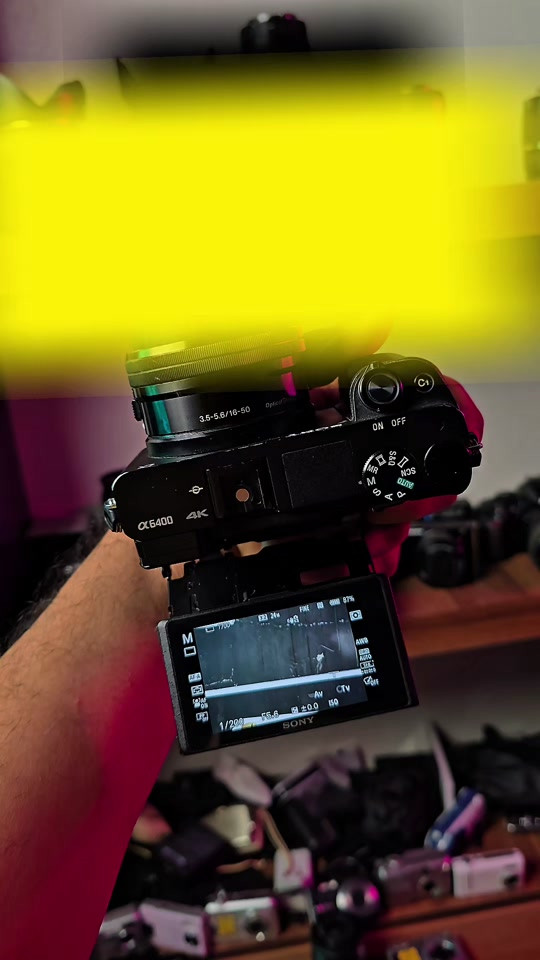 ملكة 4k APS-C… Sony A6400 👑 • تصوير فيديو 4K • فوكس سريع جداً يوصل تقريباً 0.02 ثانية • 425 نقطة فوكس • تتبع للوجه والعين Real-time Eye AF • شاشة لمس تنقلب 180° مناسبة للفلوگ والسيلفي للحجز والاستفسار مراسلة واتساب  *********** *********** #Sony #كاميرا #اكسبلور #سوني
