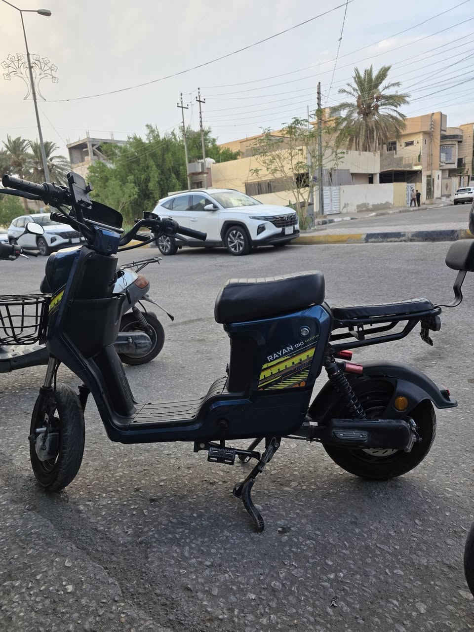 السلام عليكم 
بايسكل شحن R10 الريان كلشي نظيف و بطاريات جديده وكلشي بي شغال فقط الاستاند يحتاج لحيم المكان كربلاء حي المعلمين 
لتواصل ***********
