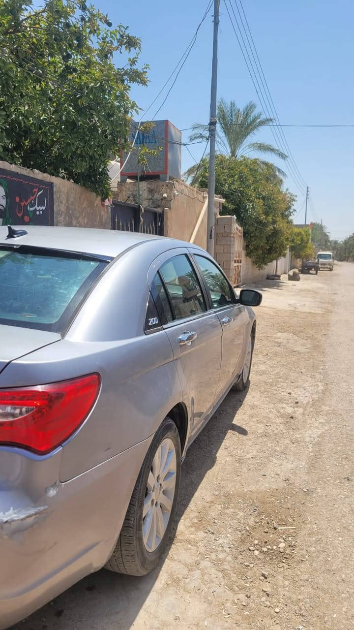 سيارة نوع c200 أمريكي موديل 2013 بيها ضربه لساني ما مسويها موجوده بصوره وعندي البنيد مرشوش محركها جديد بي كفاله تبريده شغال السيارة ترهم بيع ومراوس وقسط حسب القناعه سعره ٥٥ من الاخير لا تعاملني وهذا رقمي *********** مكاني ديالى
