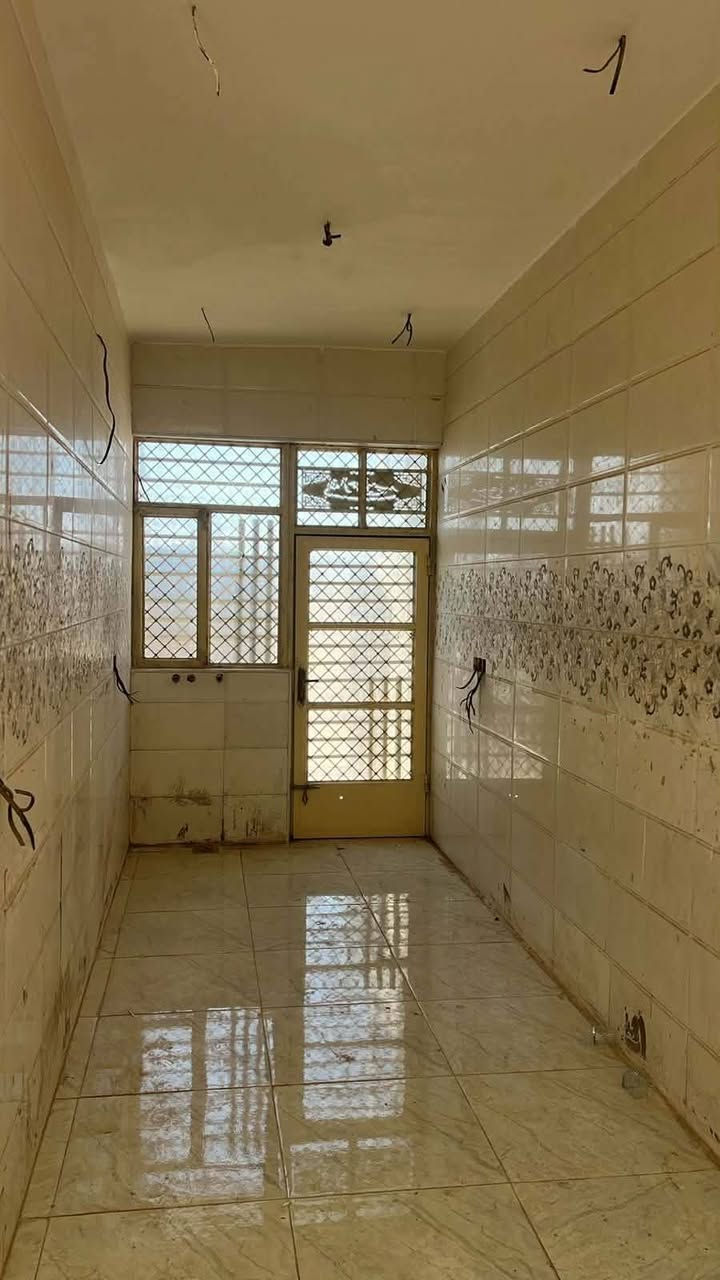 بيت 100 واجه ونزال 6وربع 16 بوب الشام خلف الهزه قريب على شارع 50 كامل من كلشي سعره 50وبي مجال بصيط ***********
