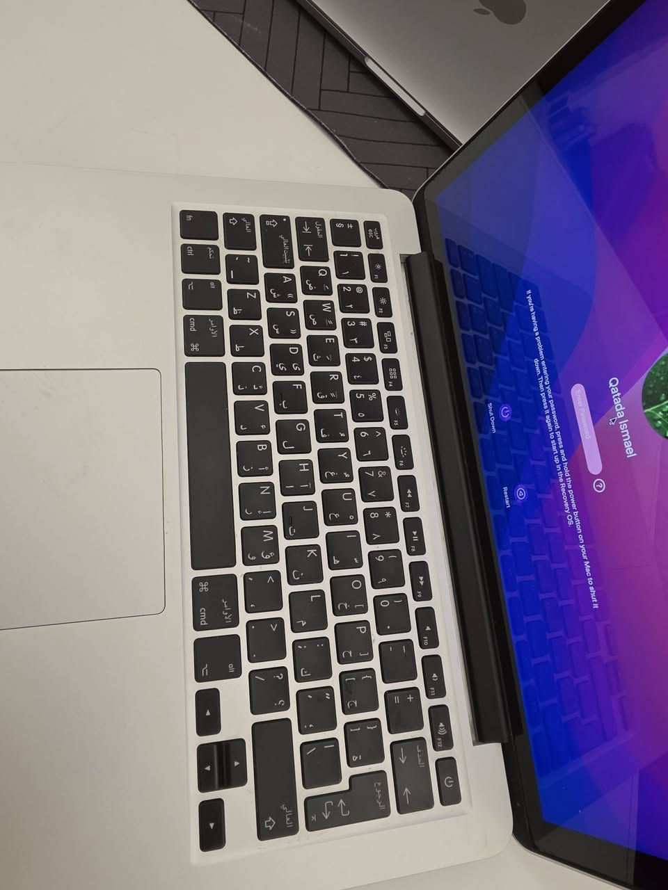 ماك بوك برو 2015 شرق اوسط
Cor i5 
Ram 8g 
Ssd128 
بطاريتة 100 مشحون ١٣ مرة 
سعرة 300الف 
رقم الاتصال ***********
