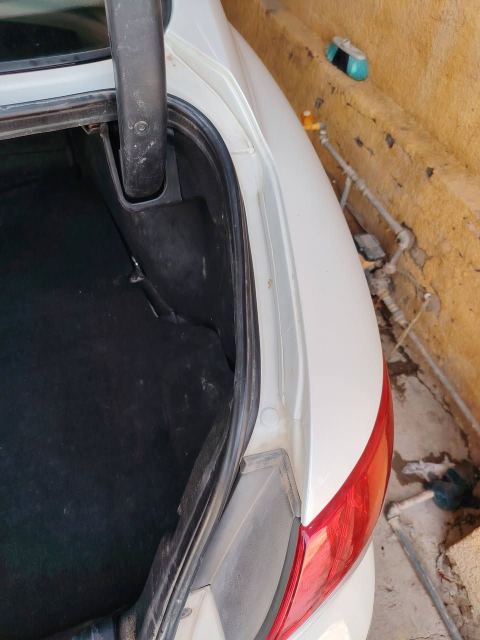 على بركة الله
ازيرا ٢٠٠٩ أبيض صدفي اكيد شركة الكاصد ماشية ١٩٠ الف بيها صبغ جاملغ امامي وخلفي بصفحة السايق بضربة ستوته بنفس الحادث. والسيارة كاملة مكملة مع الصيانة ما يحتاج نذكر المواصفات الجناي يعرفه وبالخير على اللي تصير من نصيبه

السعر ٩٩ ورقة  رقم الهاتف ***********  مكاني بغداد
