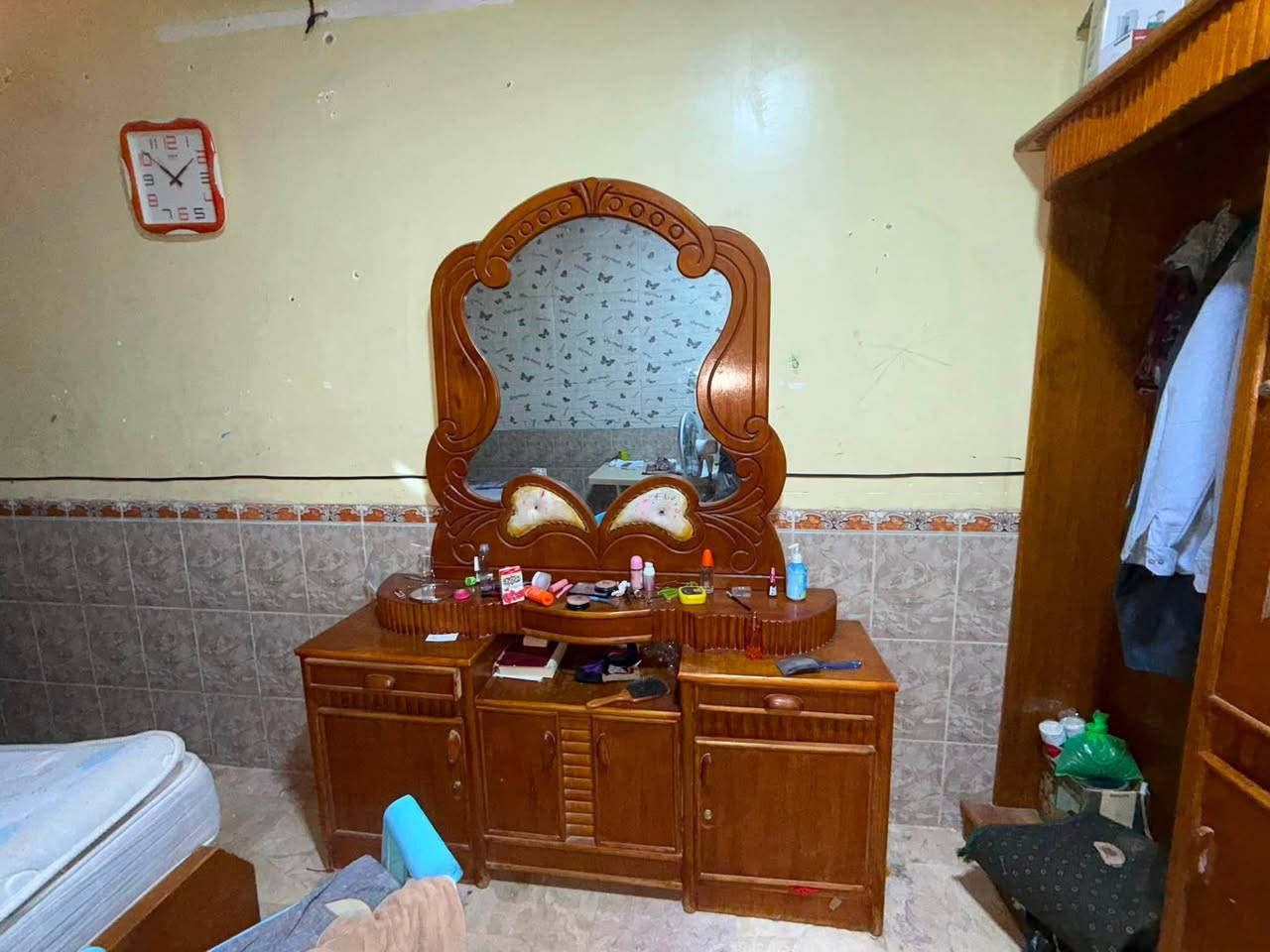 غرفه للبيع نظيفه  لا ستفسار الاتصال عل الرقم ***********
