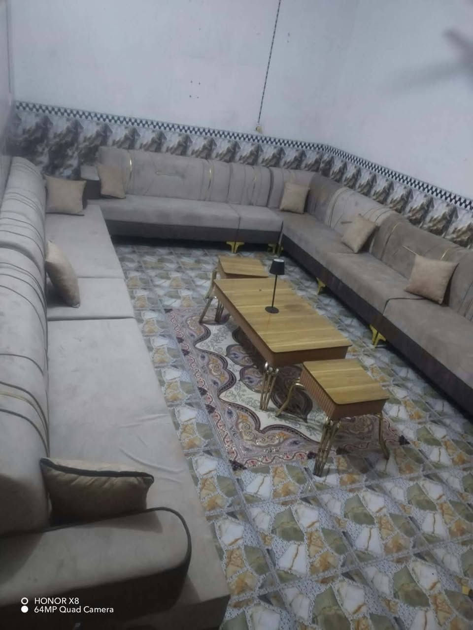 بيت للبيع المساحه 150متر السعر 22 وبيه مجال للشراي يدلل طابقين 2 غرف نوم وصاله واستقبال ومطبخ وصحيات خارجية وداخليه موقع البيت حي الزهراء على شارع الشريفات مراجعة الرقم *********** البيت حاليه فارغ يوجد لدينا عقارات اقصاد ونقد وقطع

نص مكتوب في الصور:
- O HONOR X8
- ● 64MP Quad Camera
- 64MP Quad Camera
