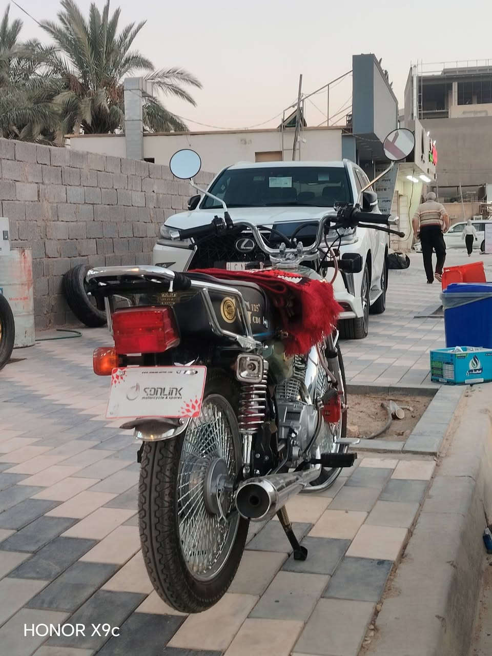 تاكير سونك موديل 2025 كفاله عامه دراجه جديده مامتعوبه اي نقص مابيه اي شي مبدل مابيه كهربائيات كله شغاله محرك بلادي صارله شهر من طالعه من الوكيل الدراجه جديد واحلى من الصور ثاني تبدليه دهن
الدراجه مامغسوله او مرواس ب سيفان نضيفه 
مكاني حله *********** الشراي يتصل
