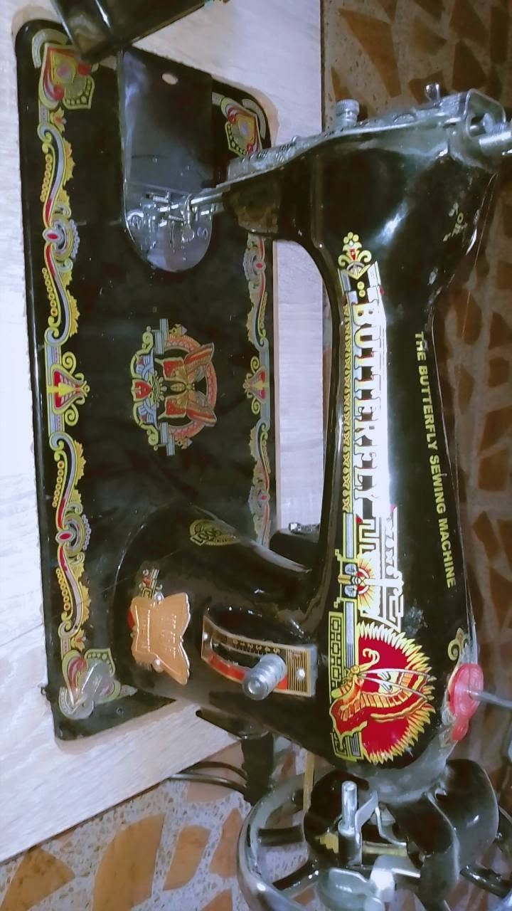 مكينة خياطه ام الفراشه الاصليه غير مستخدمه جديده مع التخته الخشب.     السعر( ٩٠  ) وبيها مجال 
للاستفسار على الرقم.   ***********
