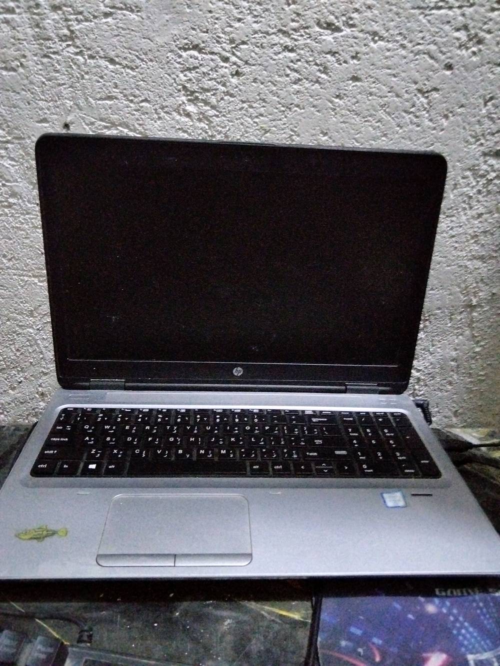 لابتوب hp 2019
المعالج cor i5الجيل السابع
الهارد256ssd

البطاريه عطلانه 
و الكيبورد واگف
الملحقات شاحنة 65واط
السعر 200الف وبي مجال

مكاني بغداد مدينة الصدر قطاع 67 
 
الشراي واتساب 
مراوس بايباد  9 او برو
