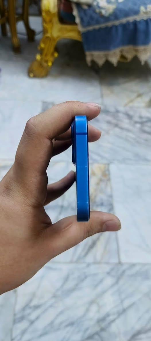 السلام عليكم ايفون ١٣ عادي نضافه ٨٠/١٠٠ الجهاز شاشه ضاربه يعني يحتاج شاشه  ذاكره ١٢٨
بطاريه ٧٥
السعر ٢٧٥ 
للتواصل ***********
