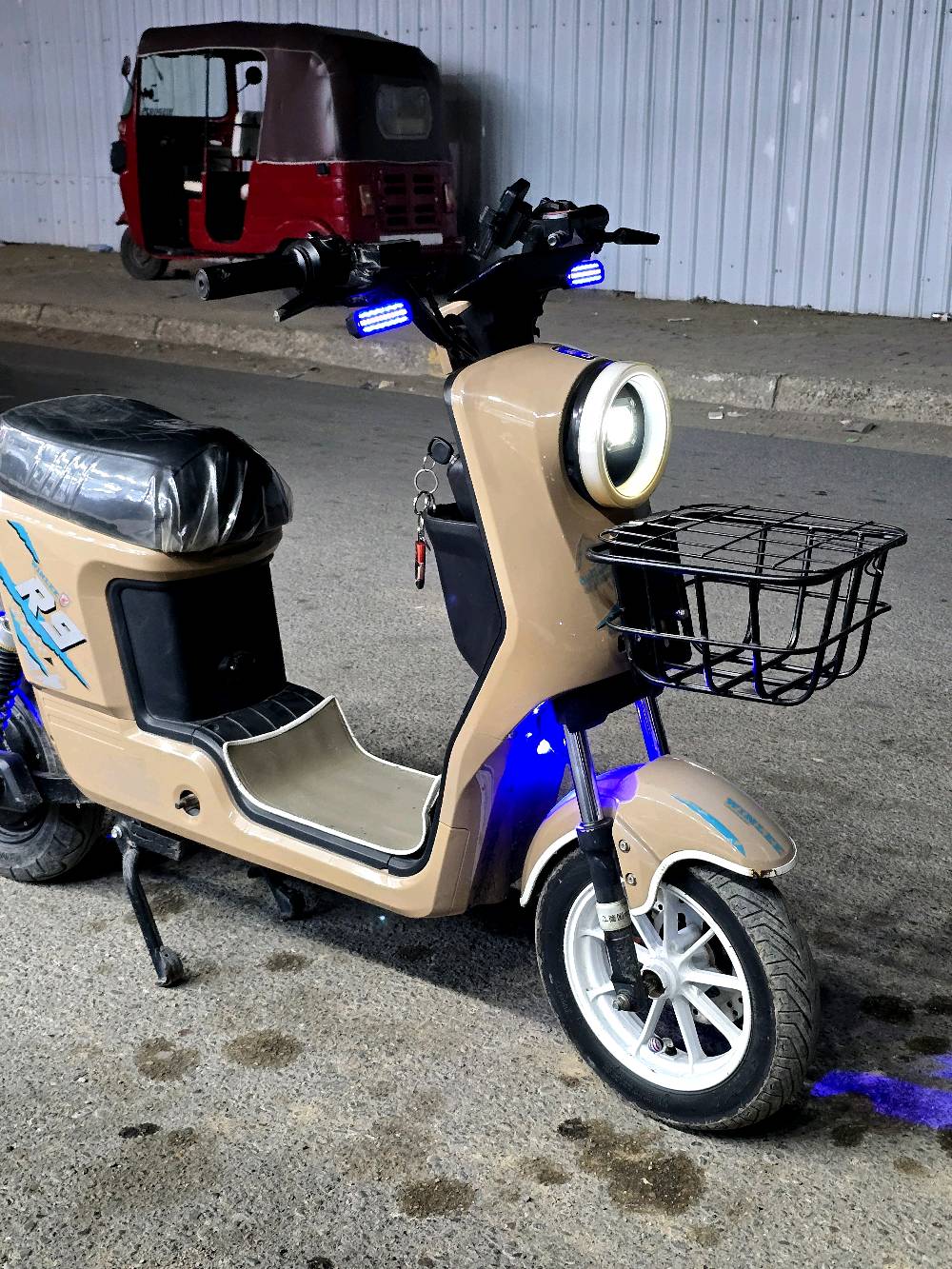 2025R9
ست بطاريات فول 
كفاله
لايت زنون عالي ناصي 
نضام بك Rرجوع للخلف
السعر 450وبيها مجال بسيط