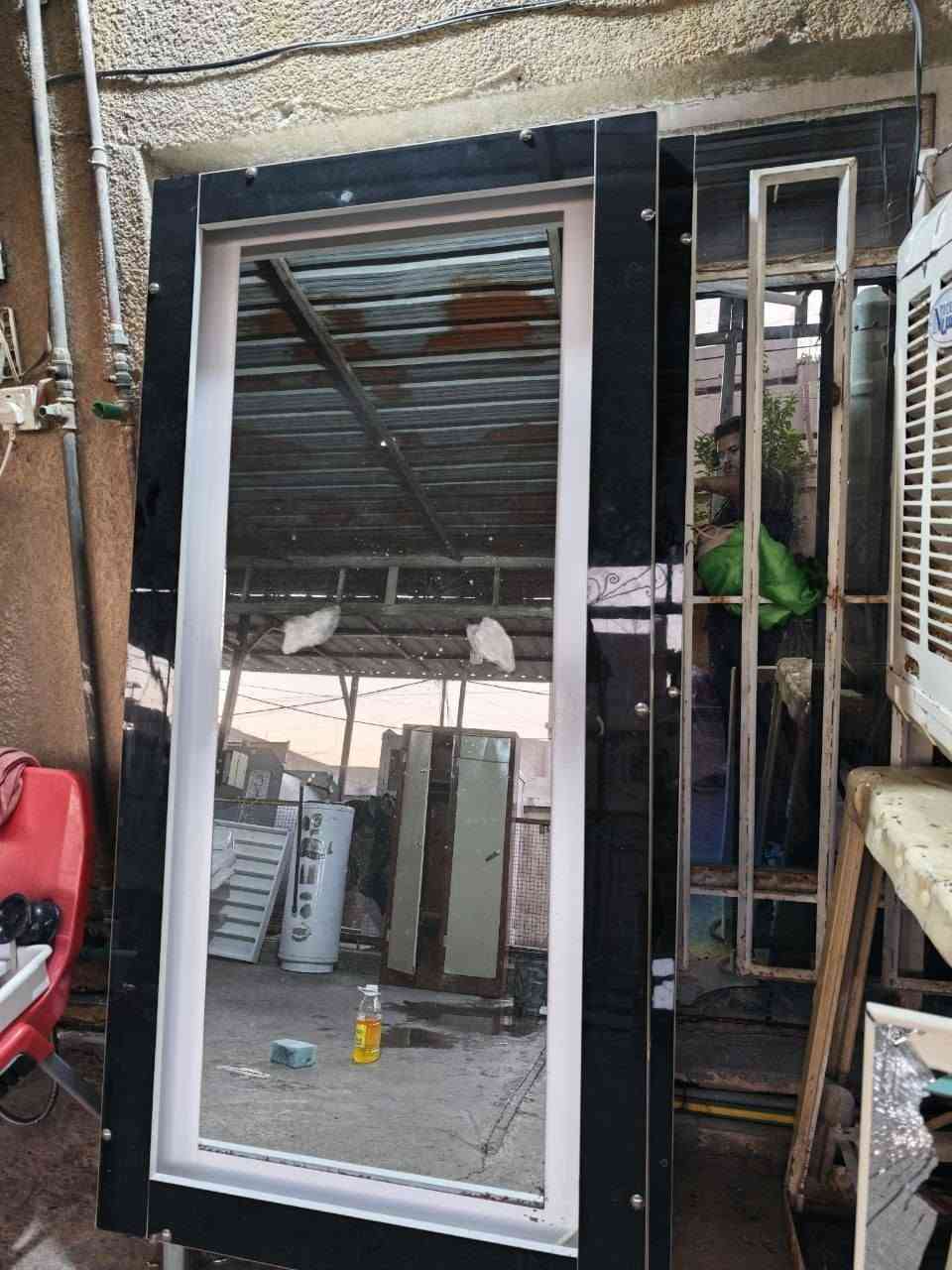 سلام عليكم البيع غراض صالون سديه 125+ رسبشن 125 +مري عدد ثنين 70+ميوزه ثنين مع مريهن 100+هذا الميز ويه المرايه لطش 50 رقم تليفون ***********
