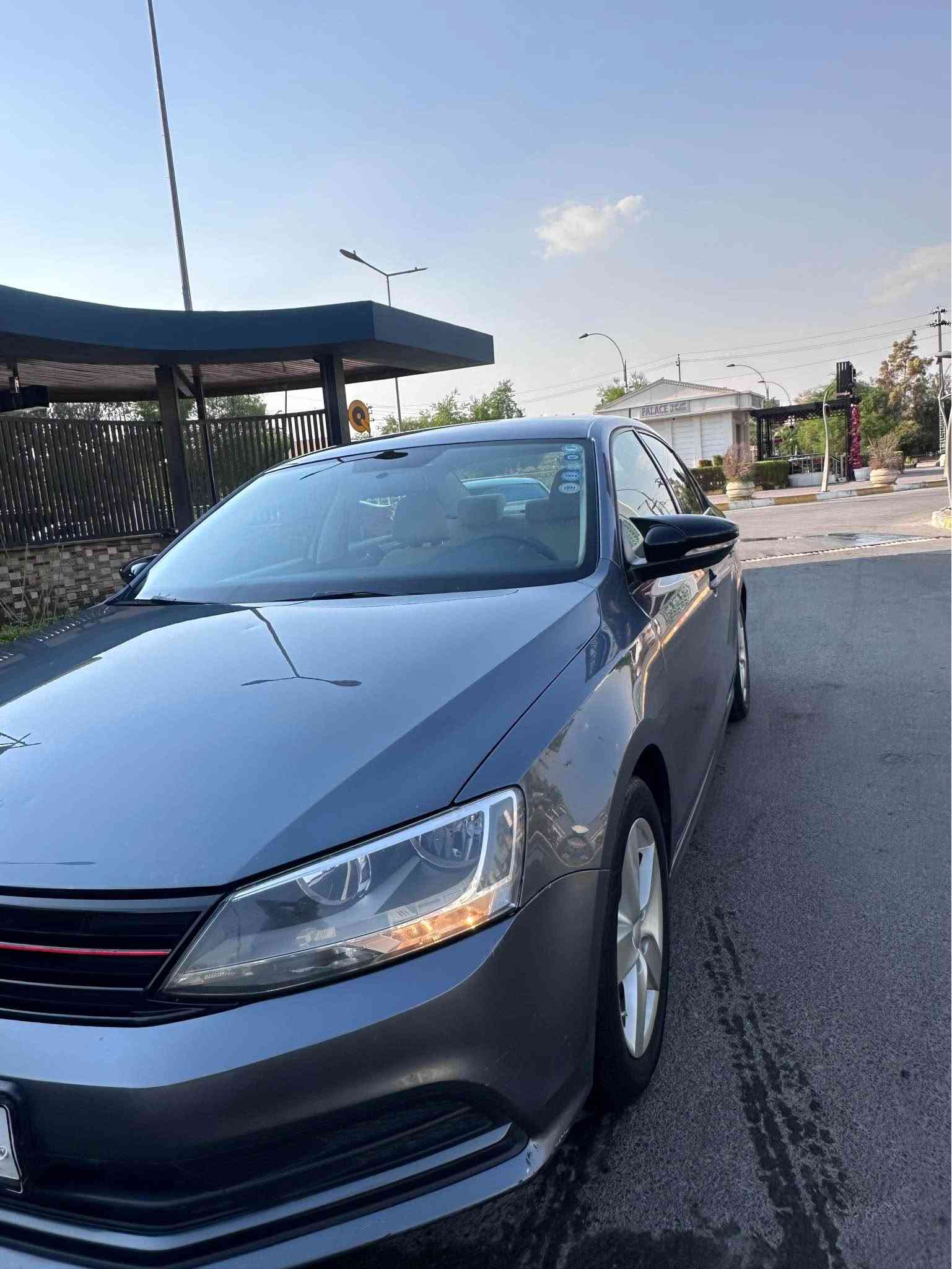 سلام عليكم للبيع Volkswagen  موديل 2016   رقم اربيل رقم سنويه كوله جديد سياره باسمنا
موصفات السياره خليجي
محرك 2000 تنفيس طبيعي 
كير 6 نمرات 
قطعتين تبريد ثلج
مثبت سرعه 
داخل كريمي 
شاشه وكامره 
منظومه زينون 
سياره لايت +  اتو ماسحات اتو 
سياره بيه قطعه ونص صبغ بجم كبس خلف كبس
3 تعديلات بارد صغار كلش
سياره جاهزه من كل النواحي  مابيه نقص 
السعر 97وبيه مجال للشراي
الاستفسار *********** كركوك, العراق

