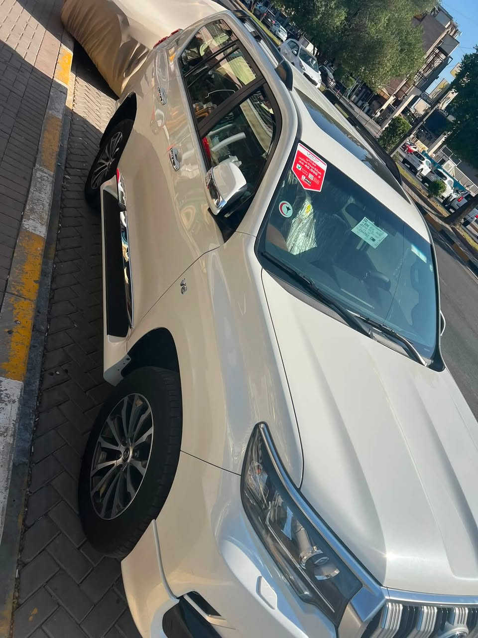 السلام عليكم
تيوتا برادو 2022 ساز Txs اعلى فئه فول 6سلندر 
السياره مكفوله عدى بارد خفيف جاملغ جه السايق 
ماشيه 59 الف جديده بحاله الوكاله 
السعر 425  يعني أربع دفاتر وخمسه وعرين ورقه 
مكان السياره بغداد للاستفسار ***********
