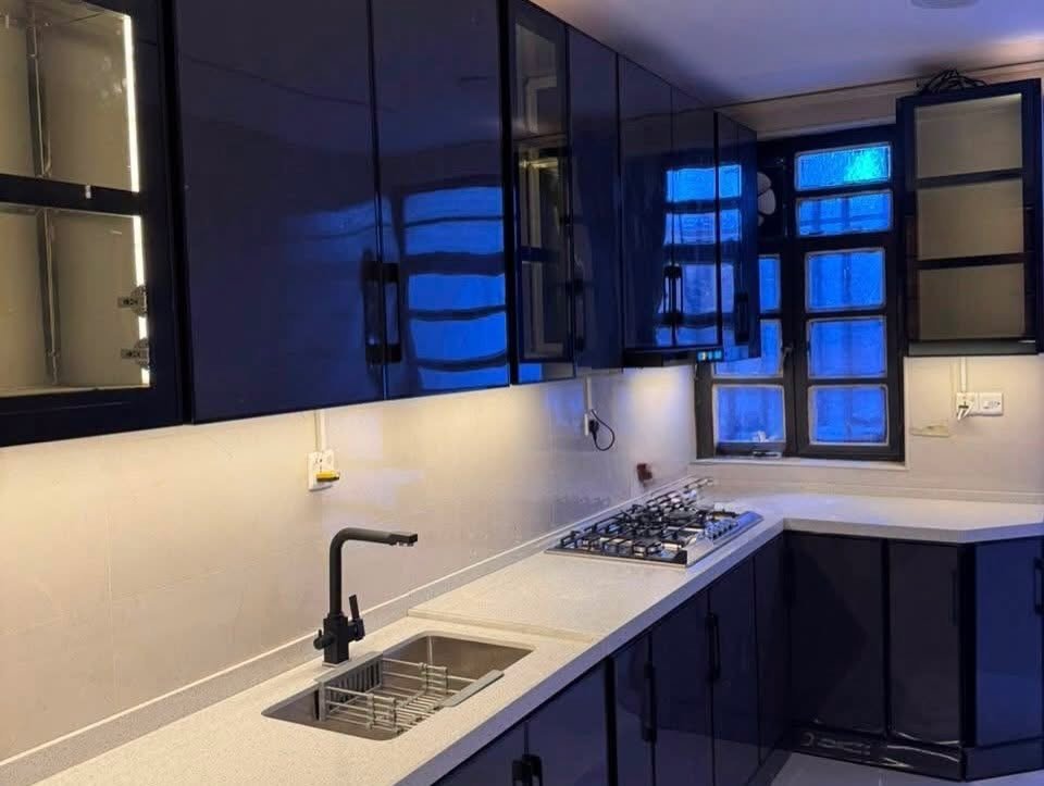 مطبخ تفصيل • تصميم ثلاثي الأبعاد • كوارتز طبيعي