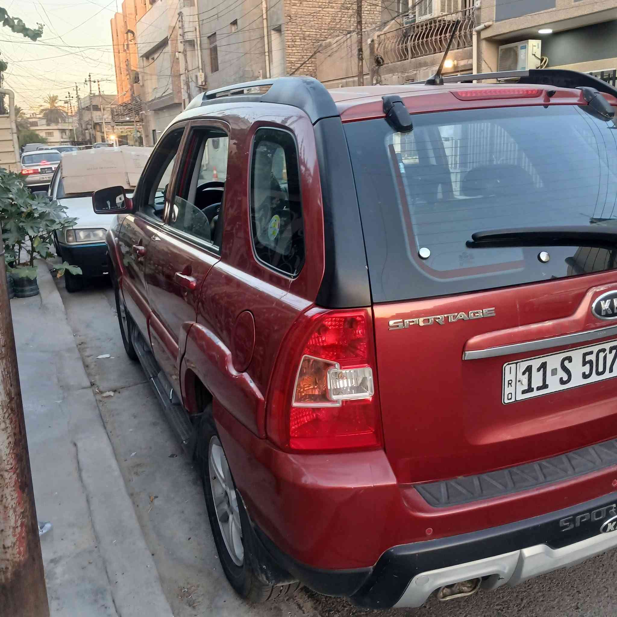 سبورتج 2009 نظيفة للبيع
كيا سبورتج 2009 للبيع رقم بغداد انكليزي ب اسمي تحويل ثاني يوم 
بيهة تكحيلات فقط 
البنيد والقمارة بيهم جراد قليل موضح بالصور 
بدون ضربة ولا صبغ 
محرك + كير كفالة كفالة ✅

تبريد ثلج ❄️

شاشة + كامرة 
تخم تاير نظيف 
تخم بلكات + نوزلات + فيبم جدد 
  
محرك دوش 2000 

العنوان بغداد حي القاهره 
السعر 110وبيهة مجال بسيط 
***********
