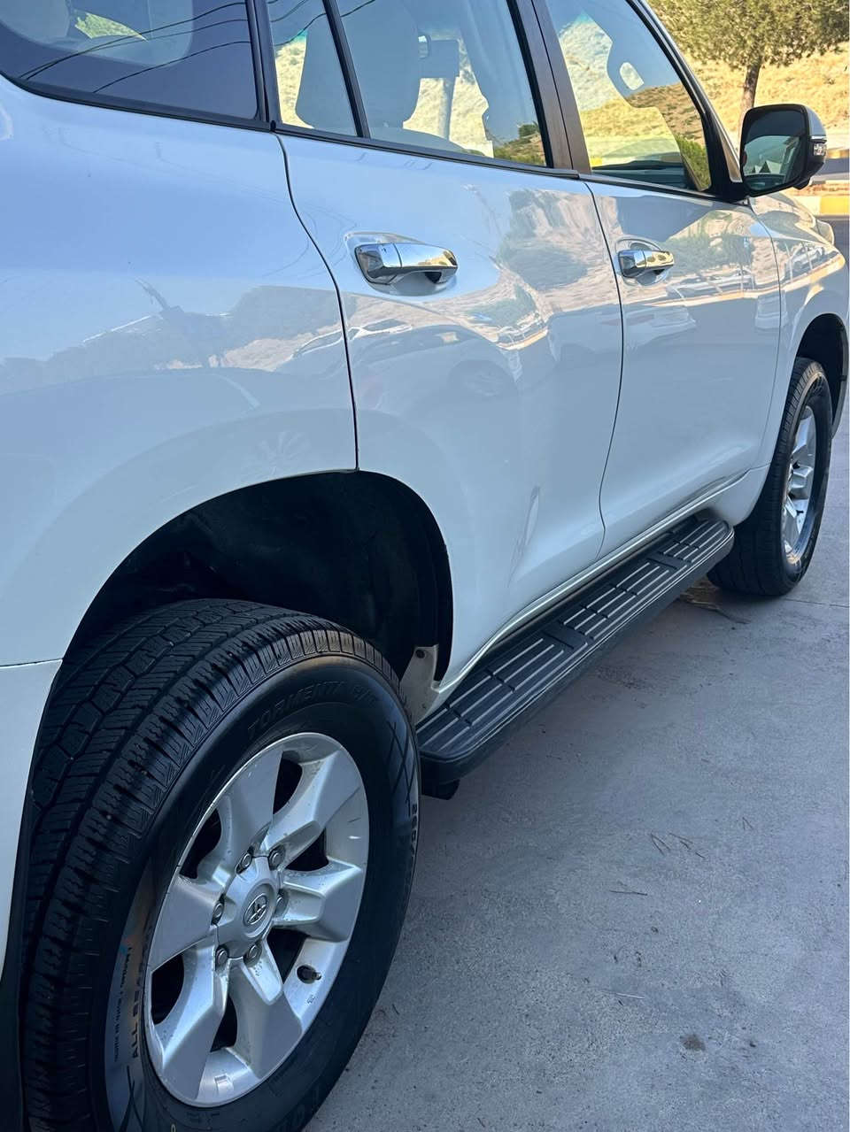 Toyota prado 2011 
٢٠٠ هه زار كم رويشتووه 
بسته ك بوياغى هه يه له ده ركه ى 
هه زه و پاكانه ى قانونى بؤ كراوه هيچ كيشه نيه له مرور و مفرزه سعرى ١٤٥ كه ميك مجال 
*********** أربيل, العراق
