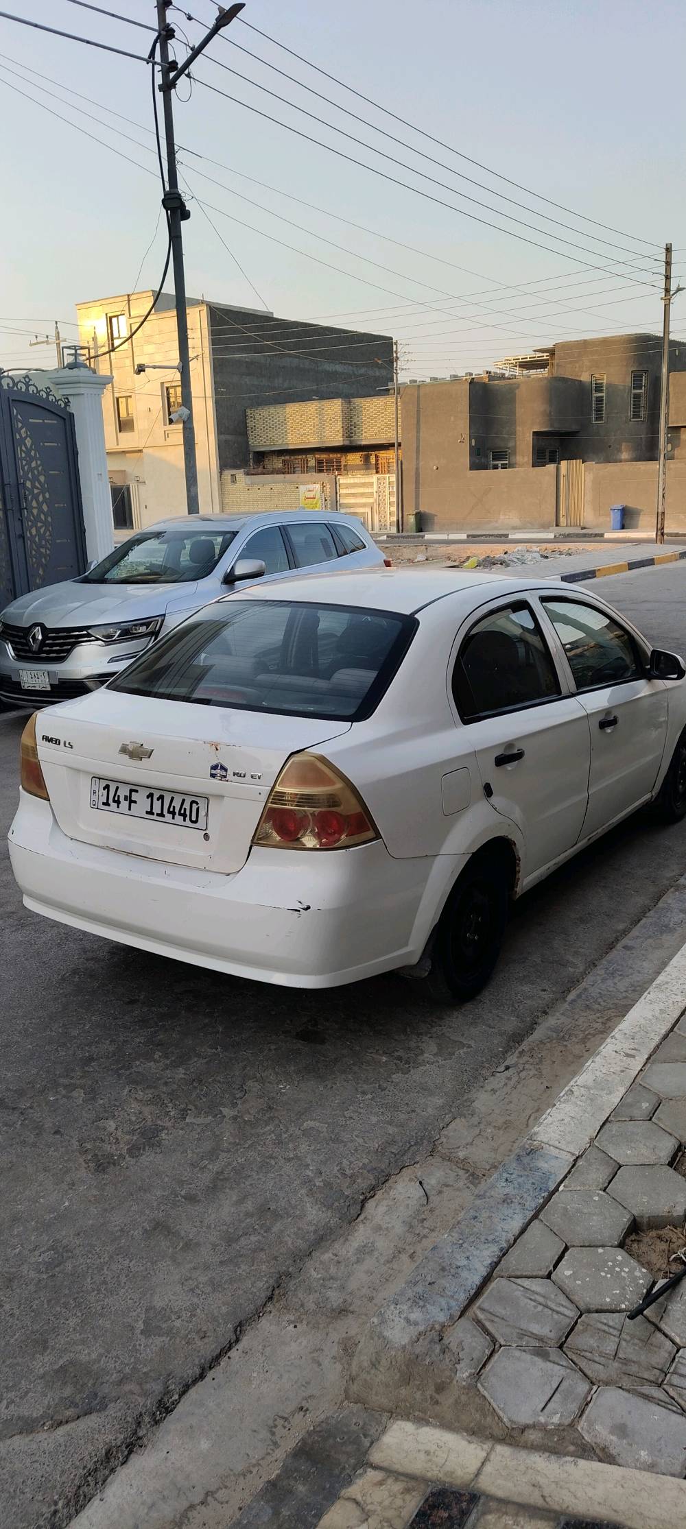 *للبيع افيو وارد خليجي 🚗*

*المواصفات:*
- الموديل: 2009
- المحرك والكير: اوتوماتيك بحالة جيدة جداً
- التبريد شغال
- اللون: ابيض
- الرقم: انكليزي باسمي وتحويل ثاني يوم مضمون
- العنوان: البصرة - ابو الخصيب

السيارة نظيفة ، محرك وكير مكفولات،السياره فقط تحتاج بعض الترتيبات البسيطة على ايدك.

*السعر: 50 ورقة وبيها مجال حك الجية للشراي
للاستفسار مراسلة خاص

-