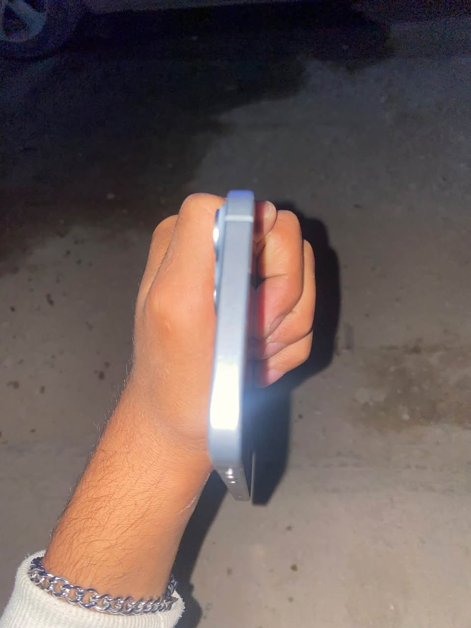 ايفون ١٥ بلاس • بطارية ٨٥٪ • شارع ابو طياره