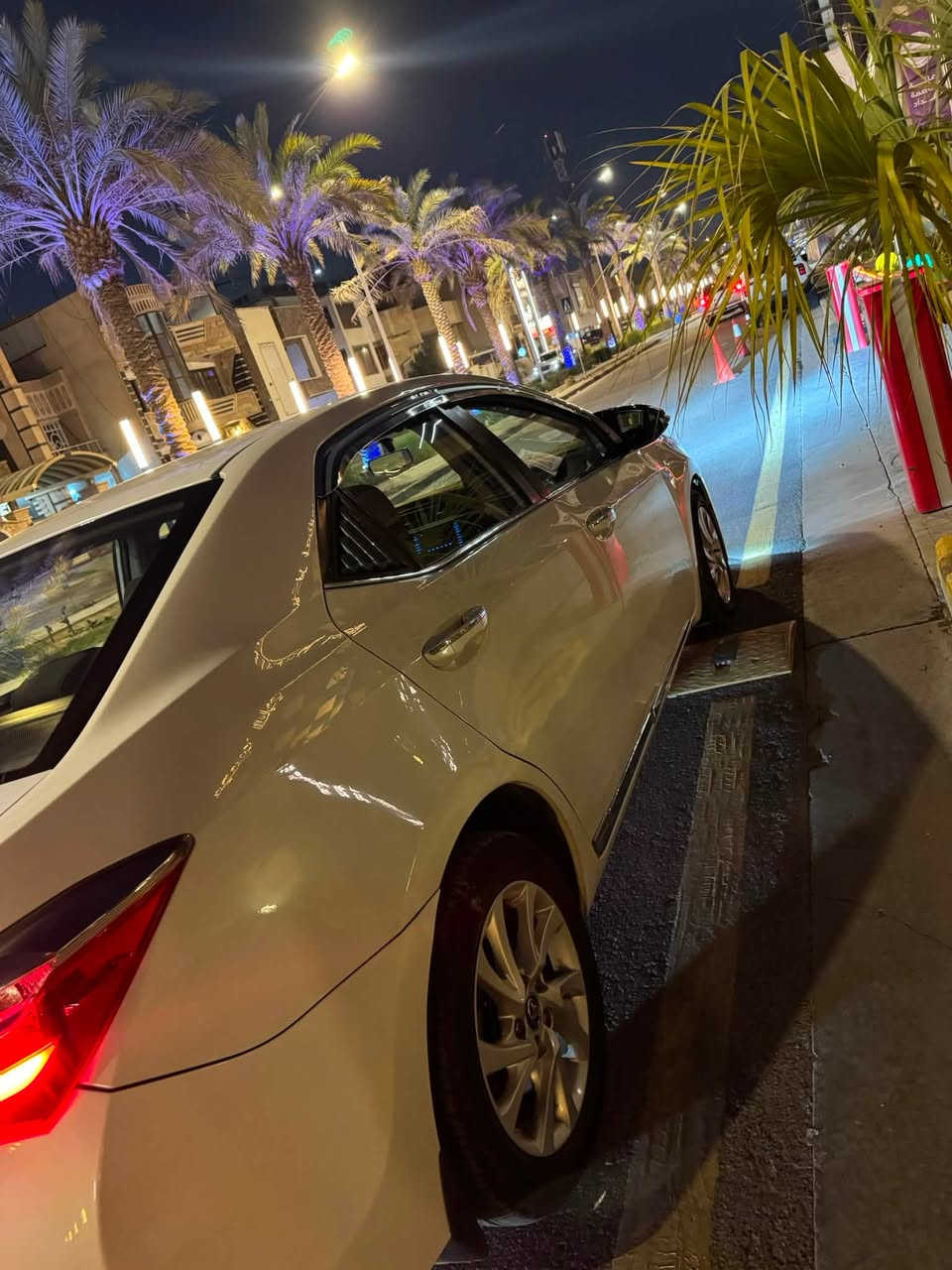 السلام عليكم 
كورلا 2017 خليجي جيهان 
موصفات خاصه 
محرك 2000 VVT
بصمة تحكم ستيرن جهتين 
وضعيات قياده ايكو وسبورت 
لايتات زنون أربع جام اوتو 
شاشه دجتل 
السياره جديده مال بيت 
ماشيه ٧٥ الف
ضرر السياره بيه بابين صبغ فقط بدون قطره معجون اثر تخريب 
سعره 140 وبيه مجال 
رقم سليمانيه بسمي تحويل وكاله حاضر . مكان بغداد، القادسيه.
رقم ***********
