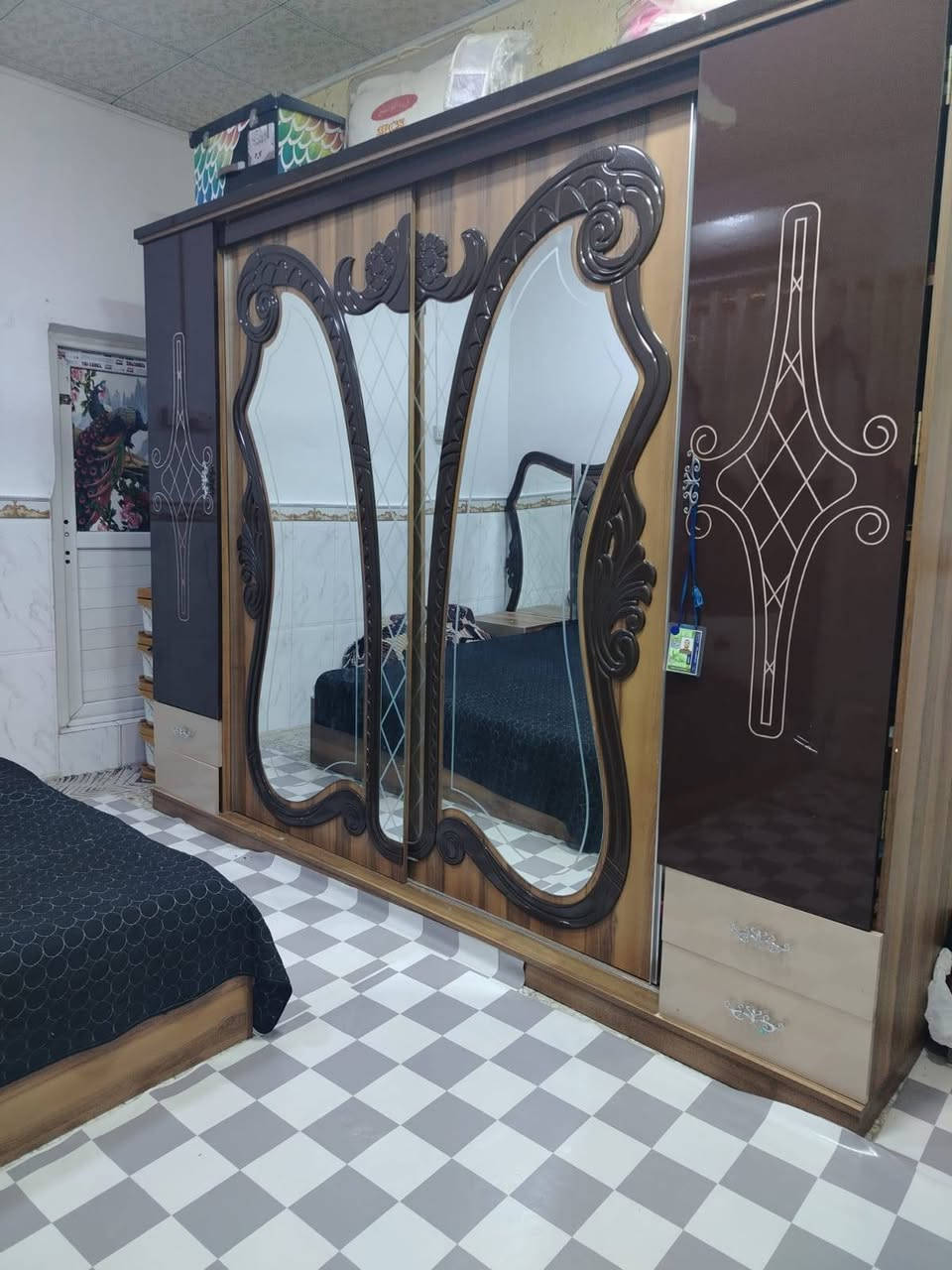 السلام عليكم غرفه تركيه للبيع سعر 350بيها مجال حك الجيه يرادله ترتيب ابيع مع المندر كامله ***********
