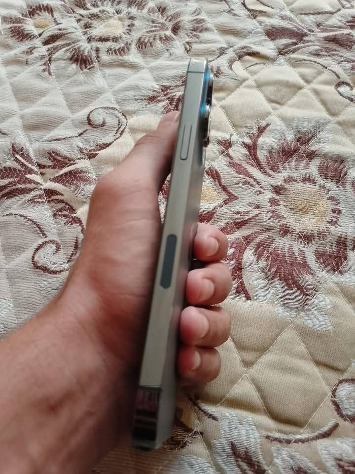سلام عليكم شباب ايفون 13 برو ماكس أمريكي بطاريه 77 ذاكره 256 مكفول من كلشي وياه بس كرتون وبيه كسر بسيط ب شاشه موضح الكم ب صوره السعر 600 شراي اتصل مو شراي لا تتصل الرقم ***********
