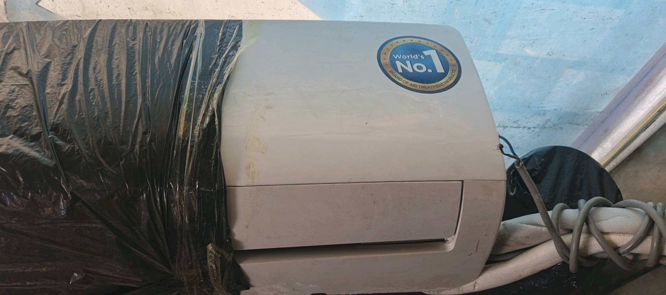 سبلت ميديا طن ونص شغال نظيف بس منقص غاز مشدود تجي تشغلة كدامك وتاخذة للبيع 150الف 
واتساب ***********