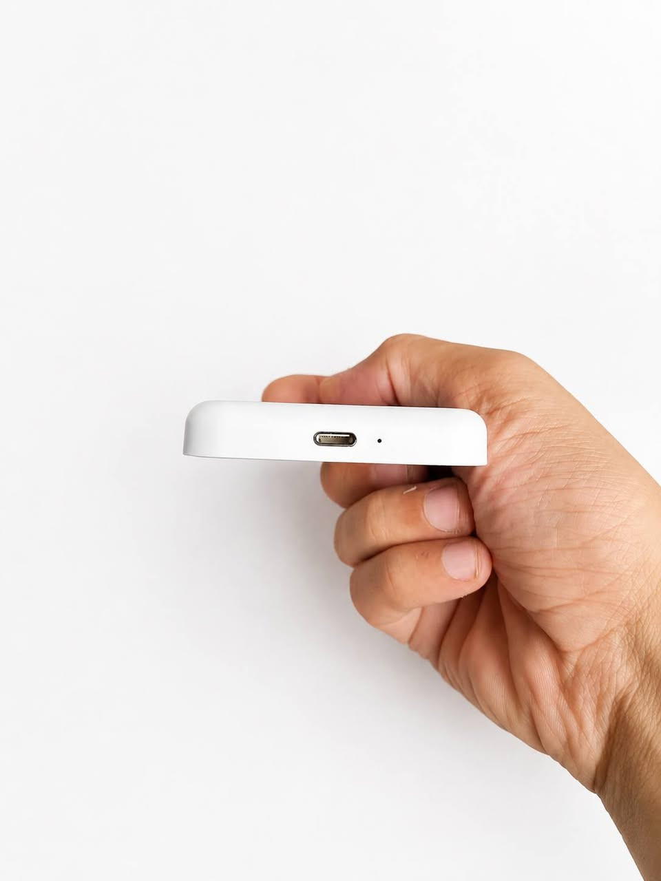 مع MagSafe Battery Pack راح تبقى مشحون وين ما تروح. تصميم أنيق وخفيف يلتصق بالموبايل مغناطيسياً بكل ثبات ويمنحك طاقة إضافية وقت ما تحتاجها  باور بأنك 🔥✅️ 
للطلب والاستفسار: واتساب *********** ✨️ 
السعر  14,000 دينار عراقي
