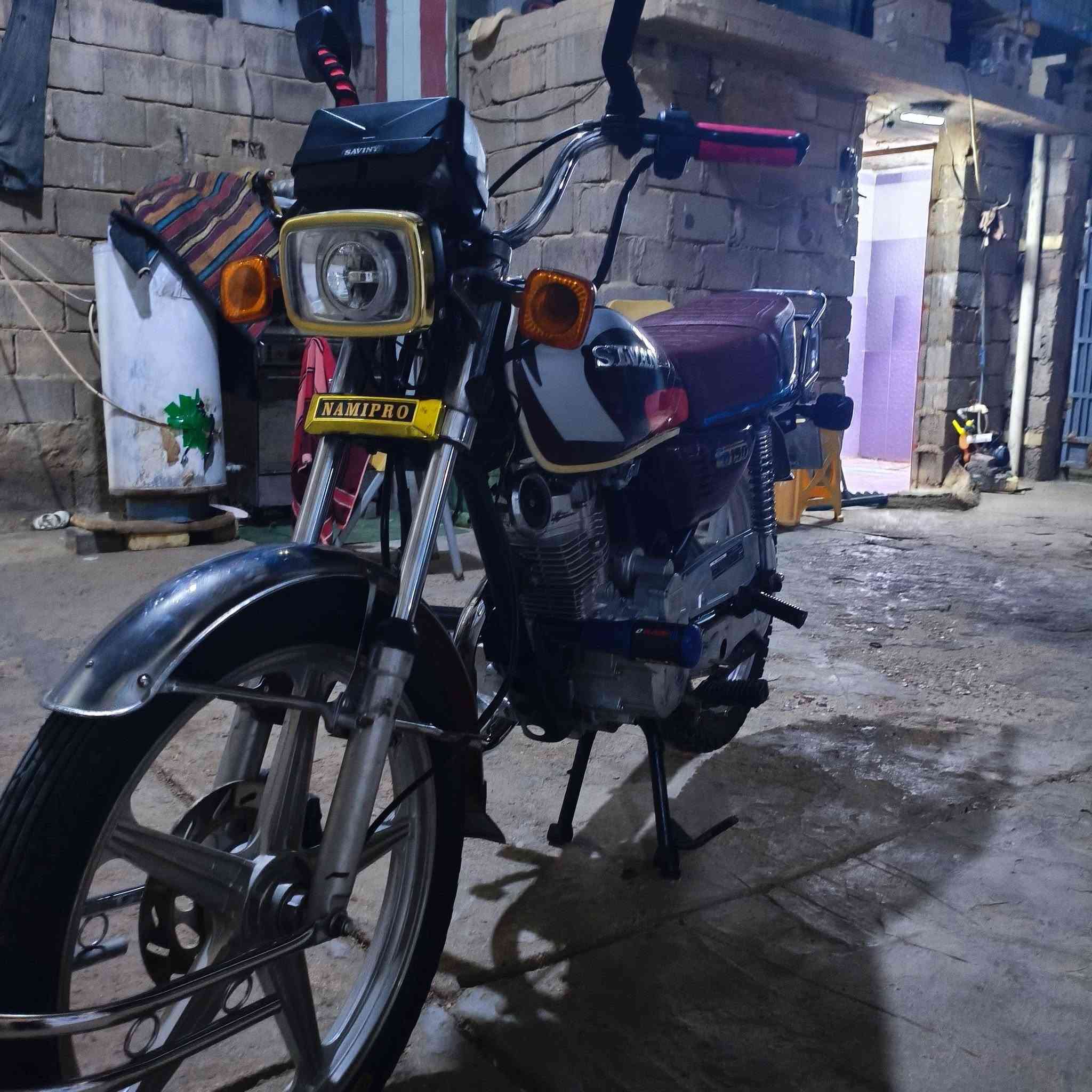 سلام عليكم
للبيع نضيف محرك مكفول كشر نضيف كهربائيات شغاله 
لسعر 650 وبي مجال الشراي خاص
